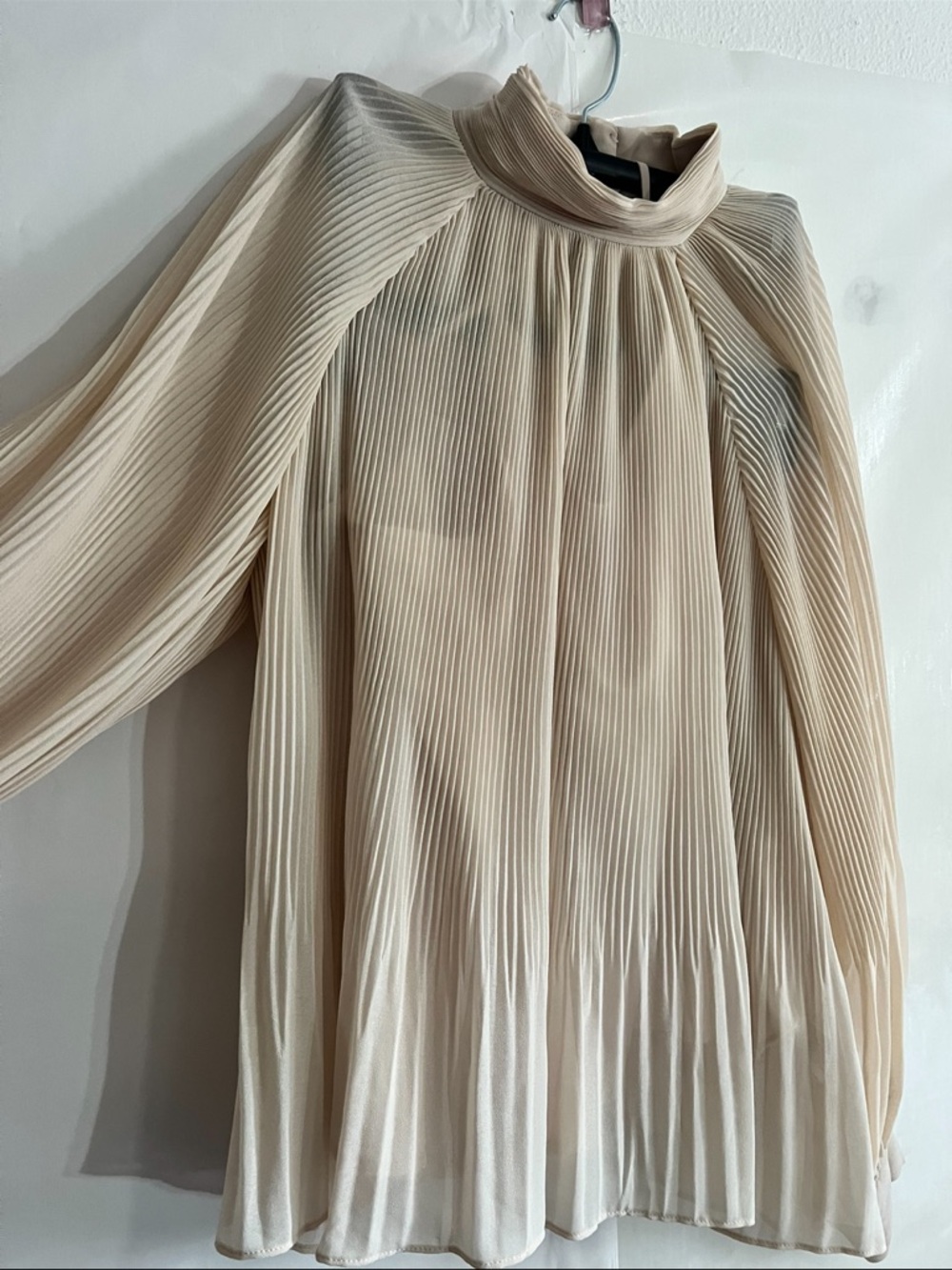 Banana Republic Elegant pleated blouse - Picture 11 of 13